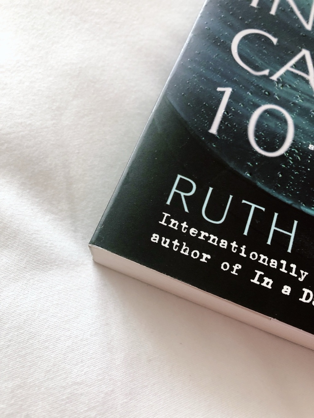 The Woman in Cabin 10 by Ruth Ware book novel paperback mystery thriller - Picture 5 of 8